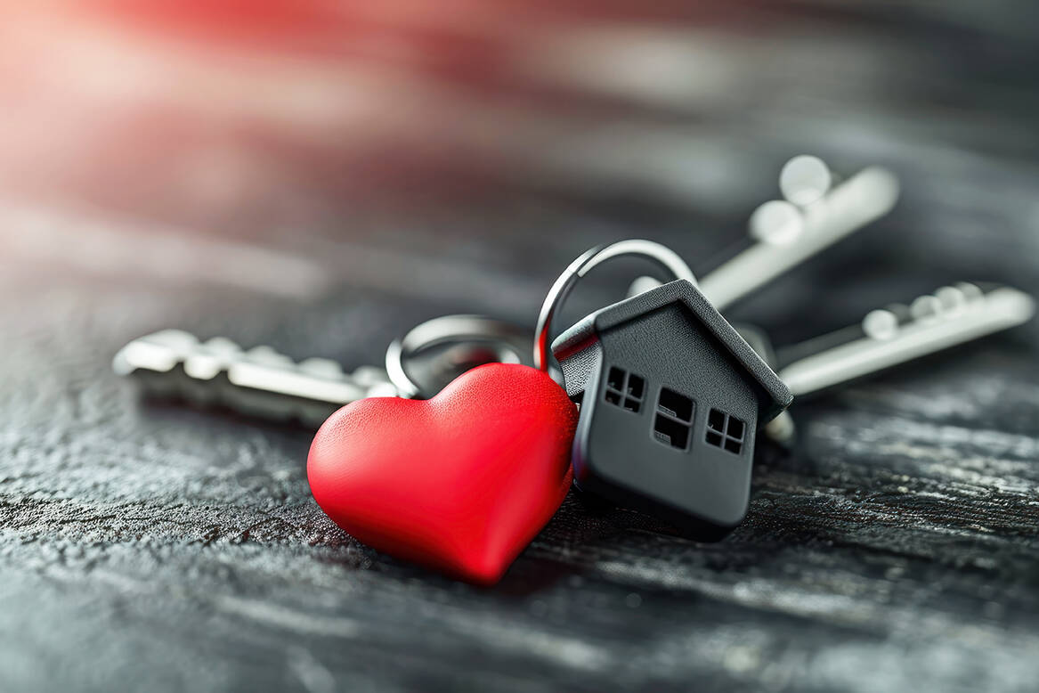 Bild von Adobe Stock: Datei: # 704975890 Bildunterschrift: Frauen sind für Männer ein Buch mit sieben Siegeln. Wenn eine neue Bekanntschaft beim ersten Date verschlossen wirkt, sollte Mann einfach einmal einen Blick auf ihren Schlüsselbund werfen.